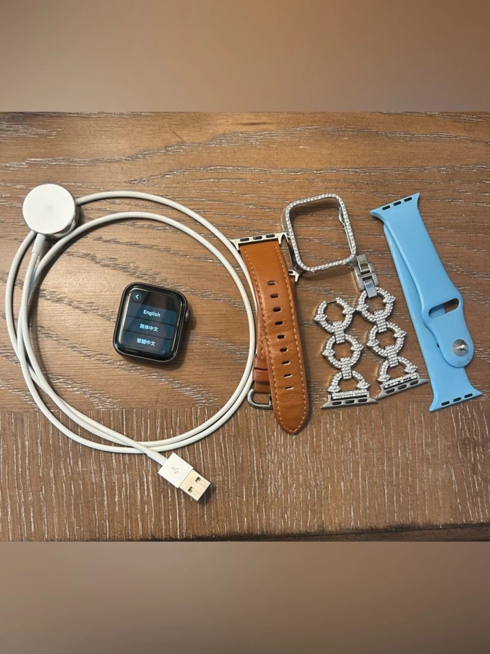 Apple Watch - Series 5, charger and extra bands included